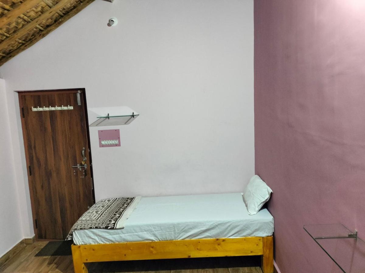 Prajwal Home Stay 亨比 外观 照片